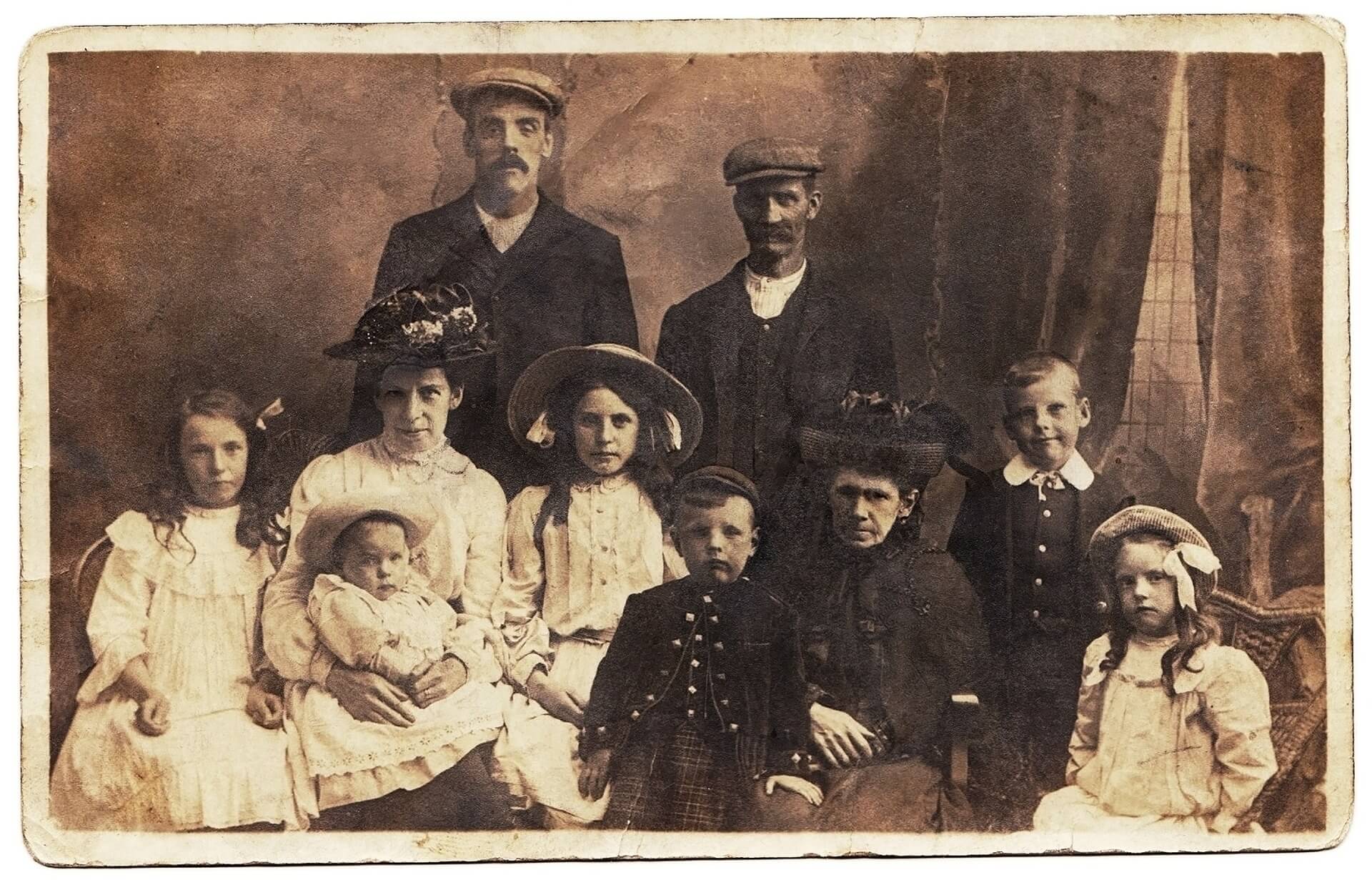 Старая семейная фотография