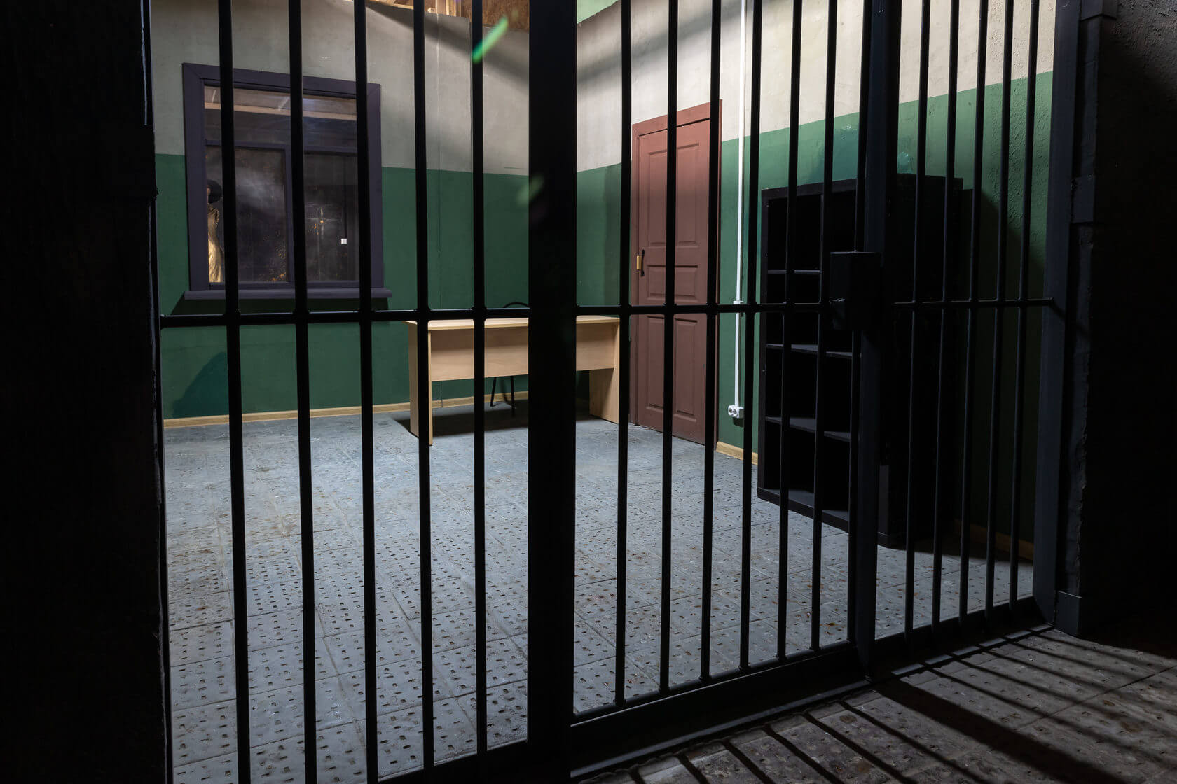 Тюремные Камеры С Решетками Стоковые Фотографии | FreeImages