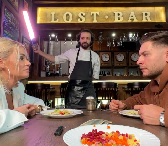 Но не только Ольгу Дава водил в LOST BAR. Мы неоднократно замечали его и с другими девушками в наших локациях :)