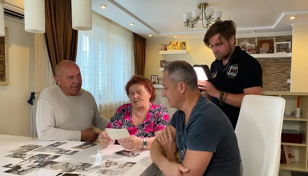 Что подарить родителям на золотую свадьбу?